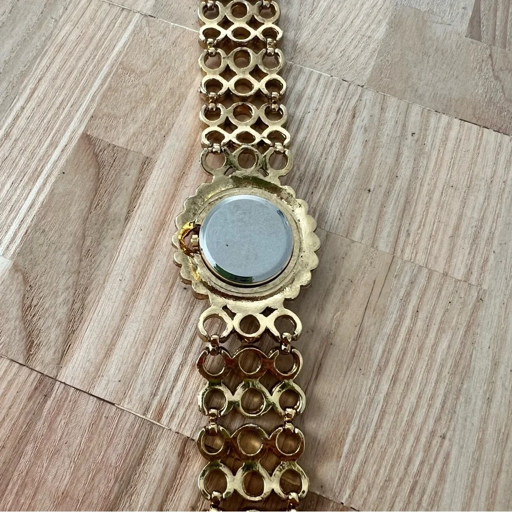 Vintage Giordano ladies gold tone bracelet watch NEW BATTERY